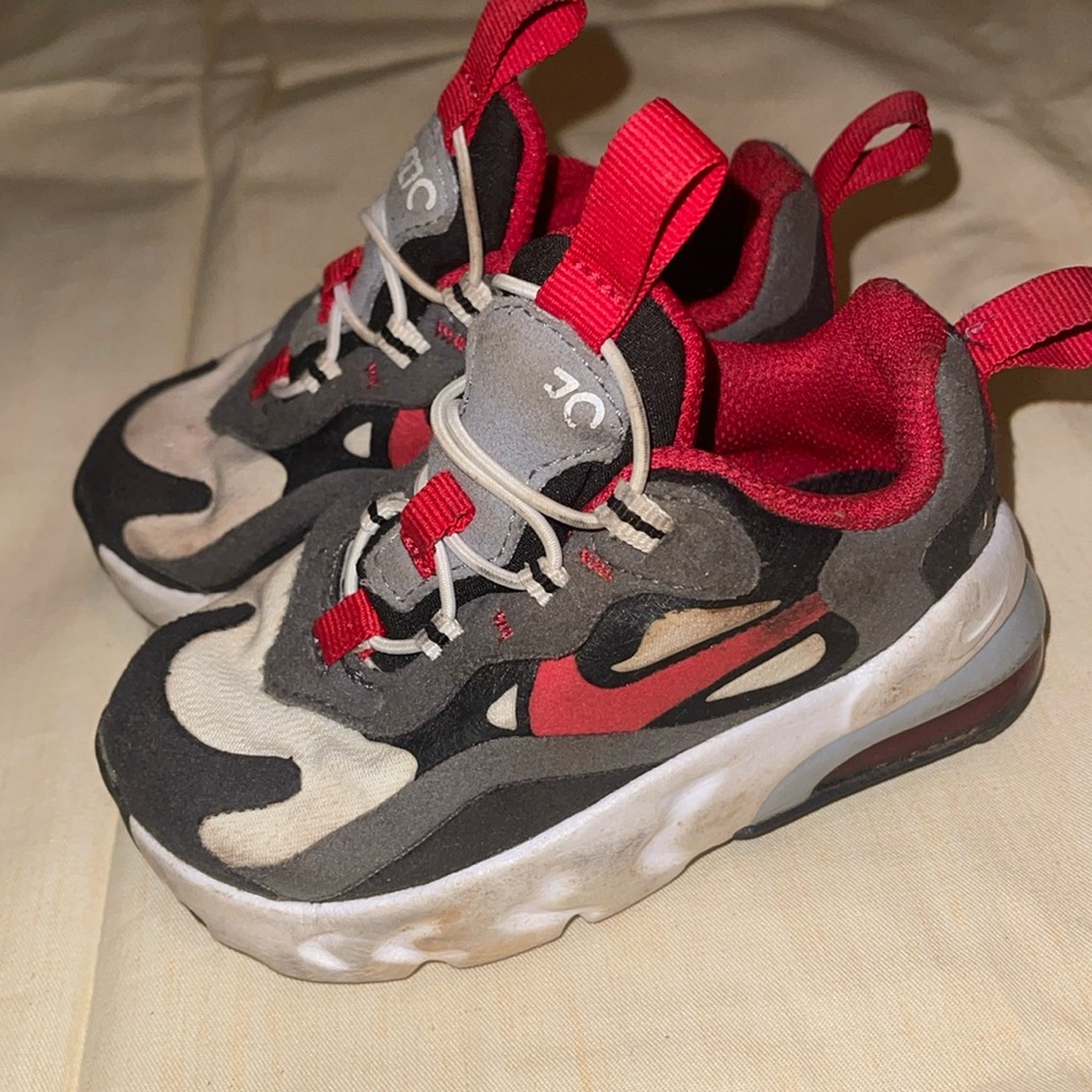 Toddler Nike shoes size 5c